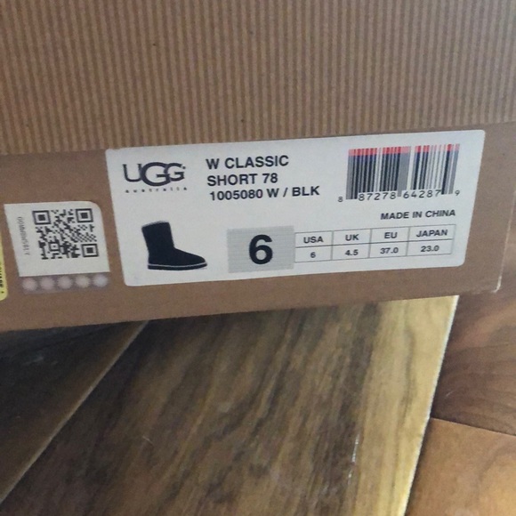 Women Ugg Classic Short Black Boot Size 6 - Picture 4 of 9